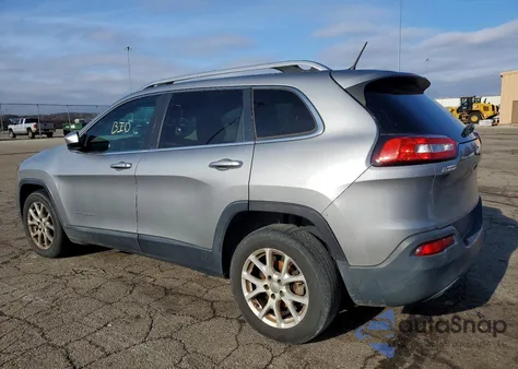 2015 Jeep Cherokee Latitude z USA, uszkodzony, nr VIN 1C4PJLCB2FW636984